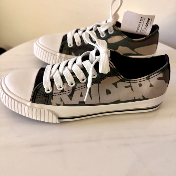 Las Vegas Raiders Camo Low Top Canvas Sneakers, Women’s Size 7 - Picture 2 of 9